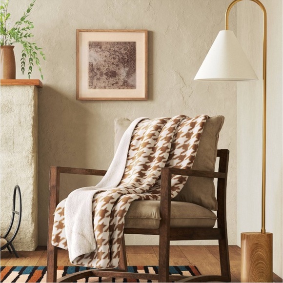 Printed Plush Houndstooth Throw with Faux Shearling Reverse Neutral/Cream - Picture 2 of 7